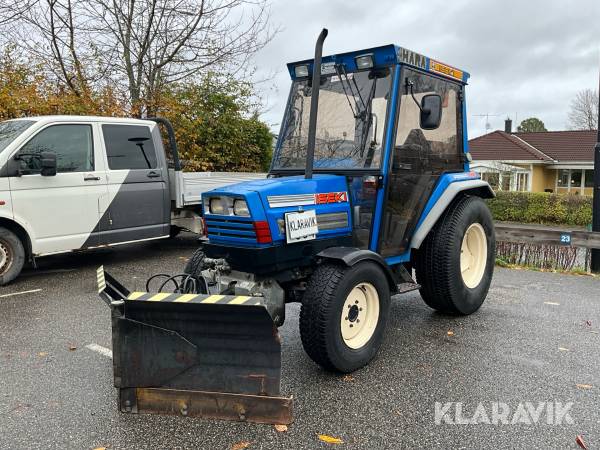 Redskapsbärare Eseki BP 530 4wd/vikplog Sandspridare skopa