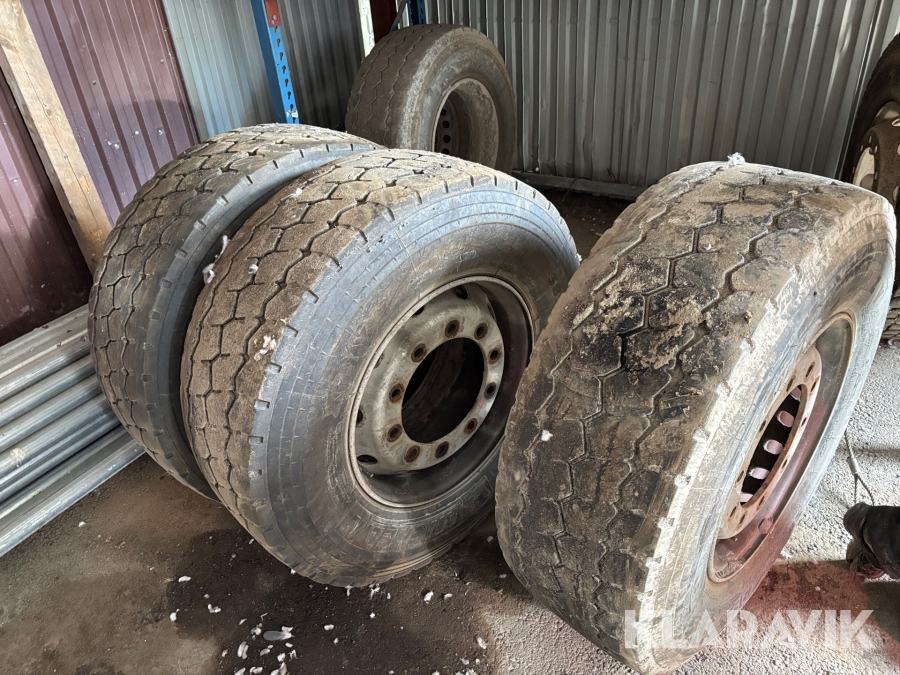 Lastbilsdäck Michelin XZY 3 4st med fälg