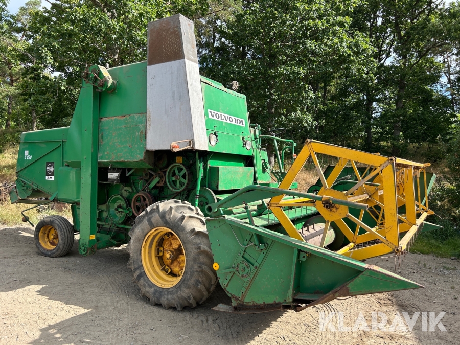 Skördetröska Volvo BM S 830