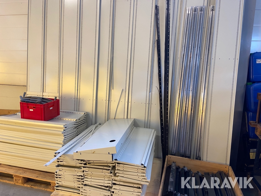 Arkivhyllor på skena  