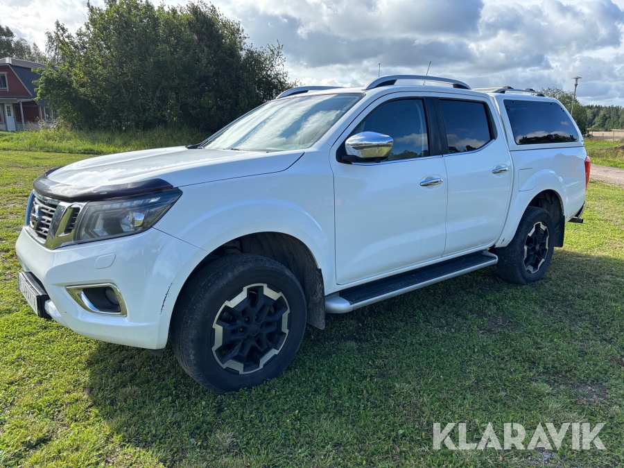 Pickup Nissan Navara med kåpa