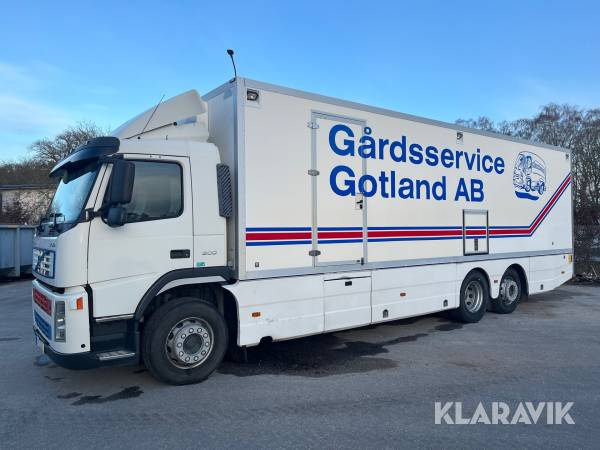 Lastbil med skåp Volvo FM9 300 6x2 butiksinredning & bakgavellyft