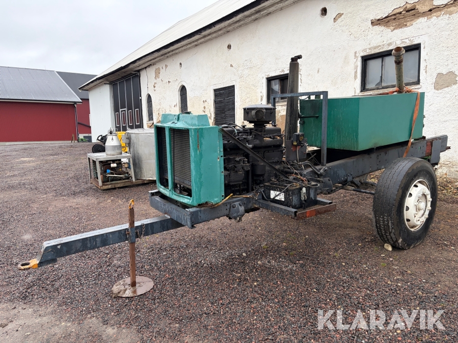 Dieseldriven vattenpump på traktorkärra Scania/Rovatti