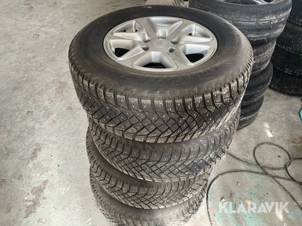 Däck GoodYear Ultra Grip 265/65-17 med Ford fälgar