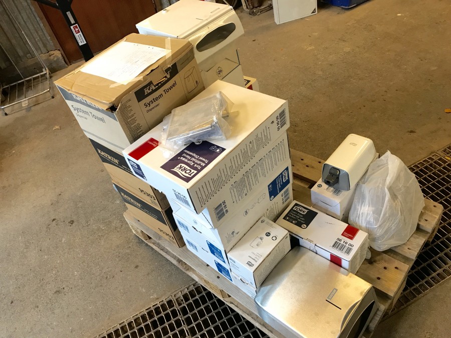 Pall med pappershållare för toa & hand