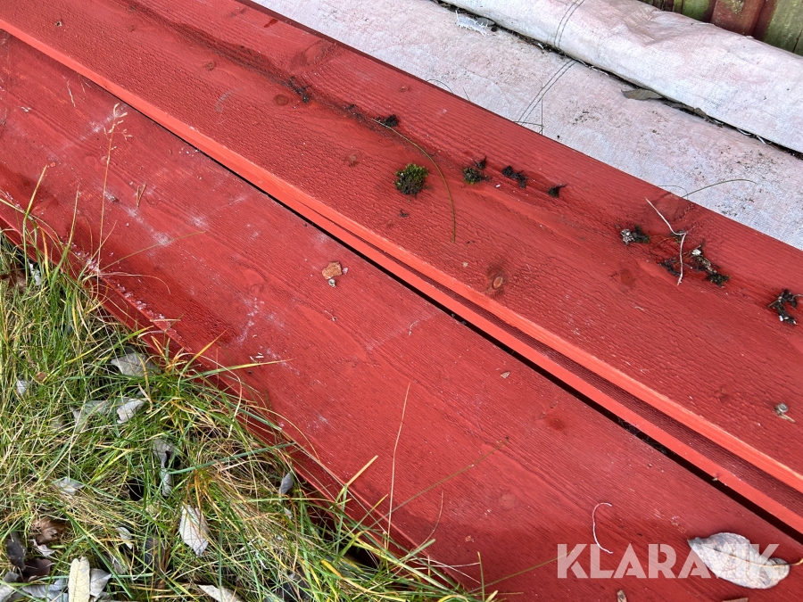 Brädor målade röda, Trollhättan, Klaravik auktioner
