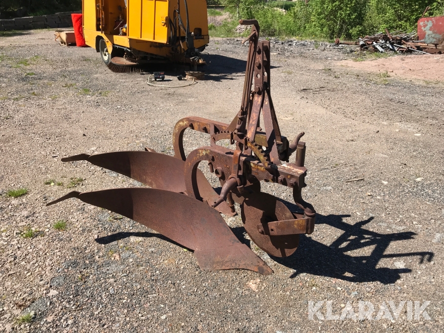 Tvåskärig plog Ferguson