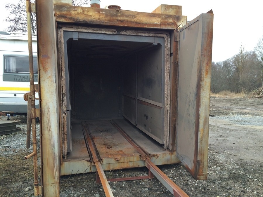 Härdningsugn med rullbana och styrdosa