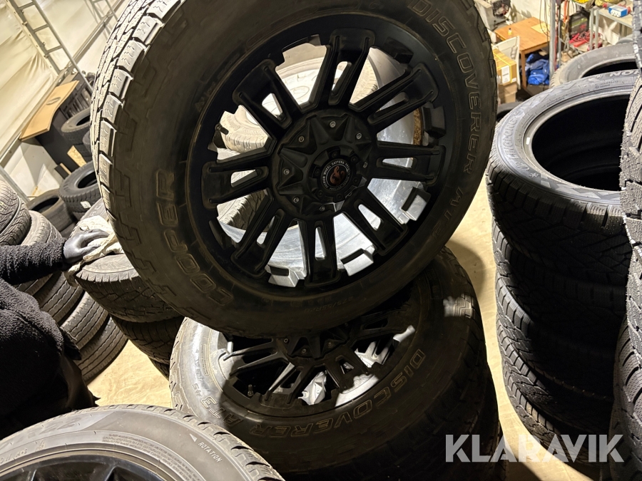 Däck och fälg 275/55R20 Dodge Ram 4st