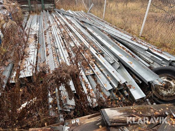 Parti med Z- profiler lättbalk ca 8 m