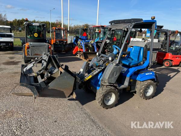 Minilastare Multione M1 2.3 EFI med skopa, gafflar och snöblad