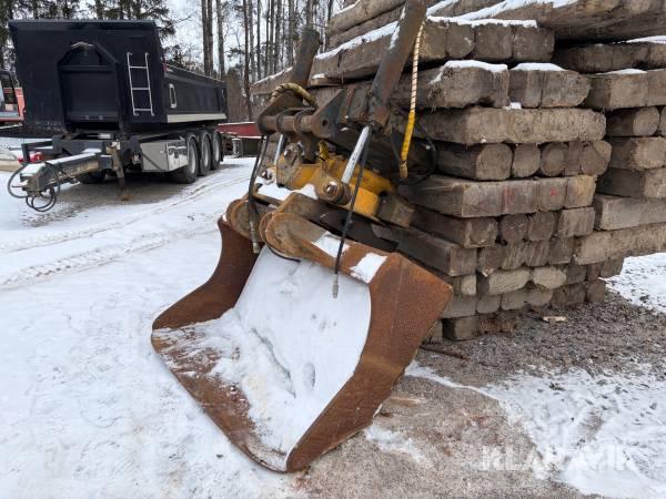 Tiltrotator Engcon med B27/B27 fäste och planeringsskopa