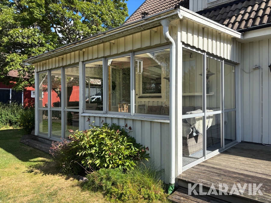 Fönsterpart för uterum Novoroom Emmaboda komplett med skenor, även tak.