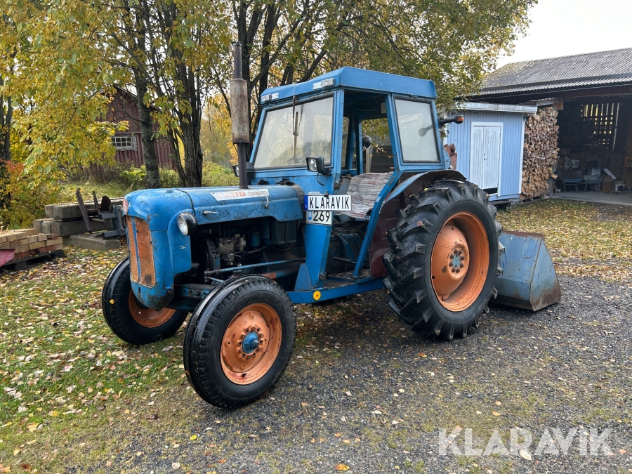 Traktor Ford 2000