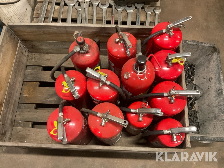 Pall med brandsläckare