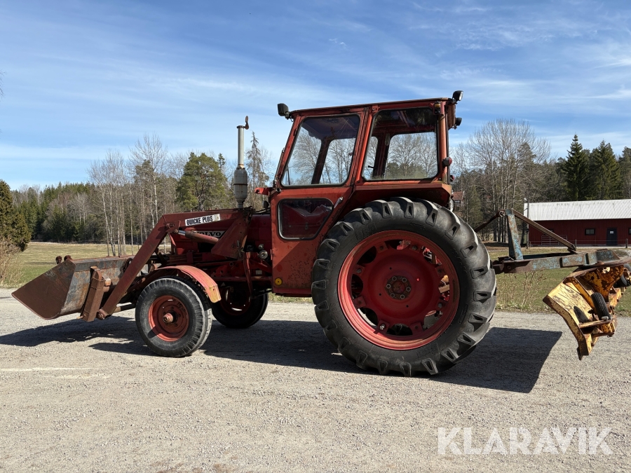 Traktor Volvo BM T 430 med skopa och schaktblad