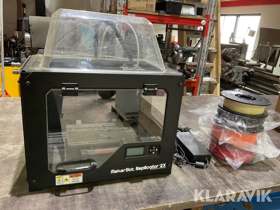 3D printer Maker-Bot Replicator 2X