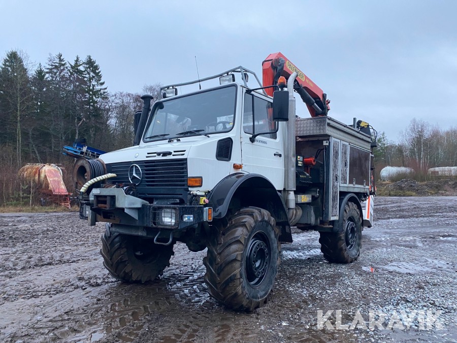 Terränglastbil Unimog Mercedes-Benz  U 2150 L 4x4 med kran