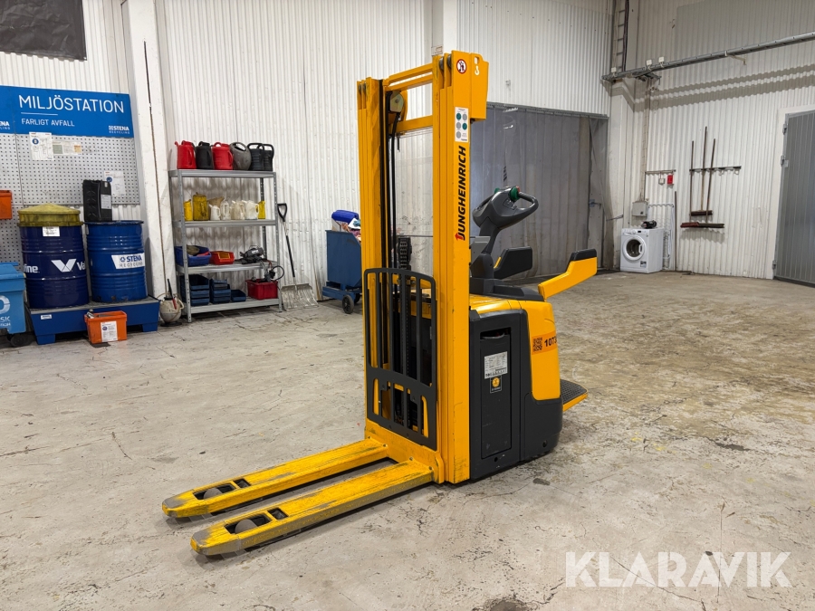 Ledstaplare Jungheinrich ERC 212z med initiallyft och trippelmast