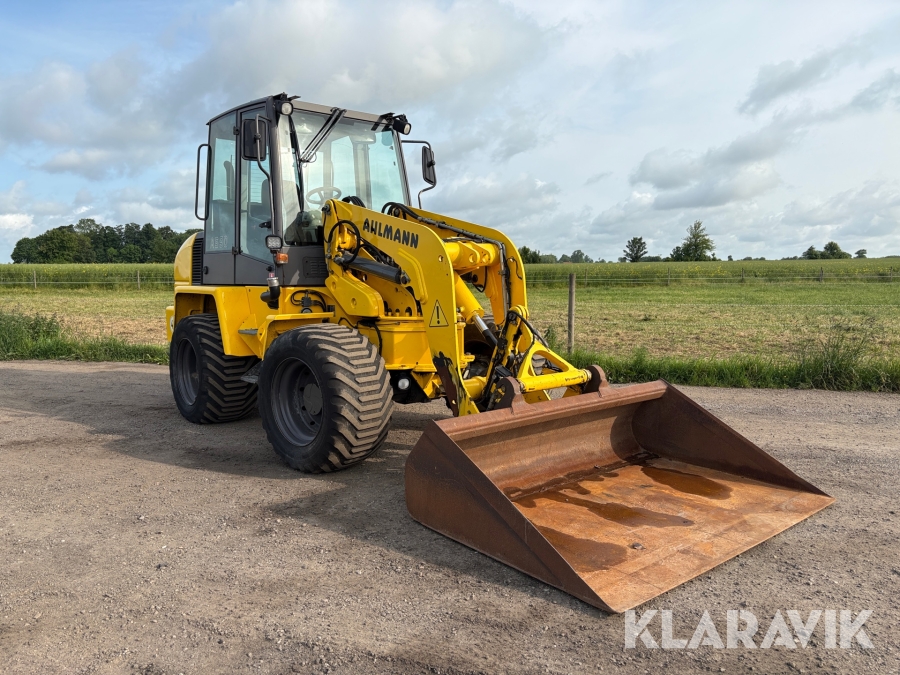 Hjullastare Ahlmann AS90 med redskap