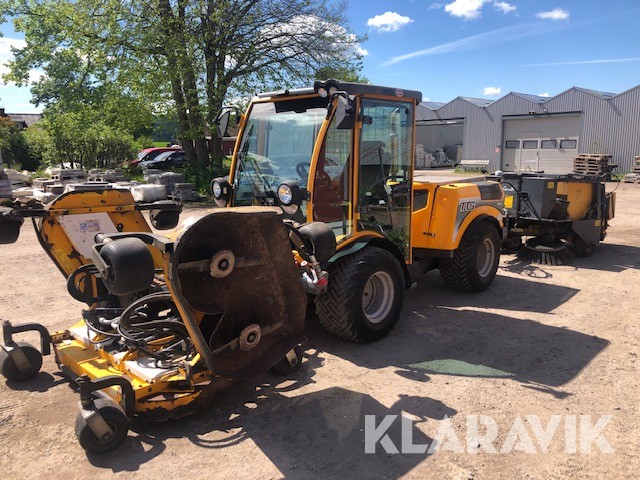 Redskapsbärare Belos Trans Gigant med mycket redskap