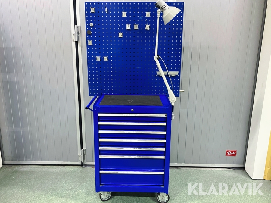 Verktygsvagn på hjul med verktygstavla