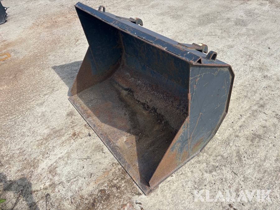 Skopa med trima fäste