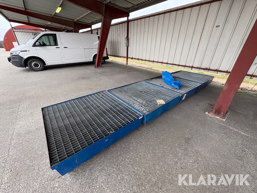 Uppsamlingstråg för oljefat