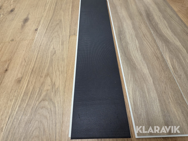 Vinylgolv mörk ek 114 m²
