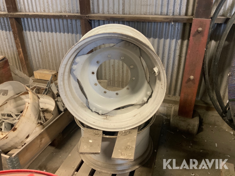 Traktorfälgar 28x15Tum 2st