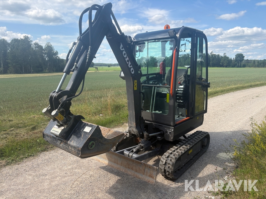 Minigrävare Volvo EC18E med släp och redskap