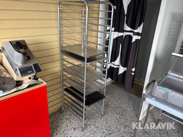 Plåtvagn med plåtar 1st