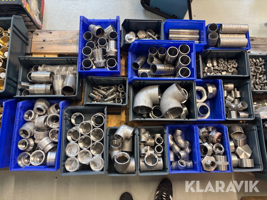 Parti med rostfria rörkopplingar