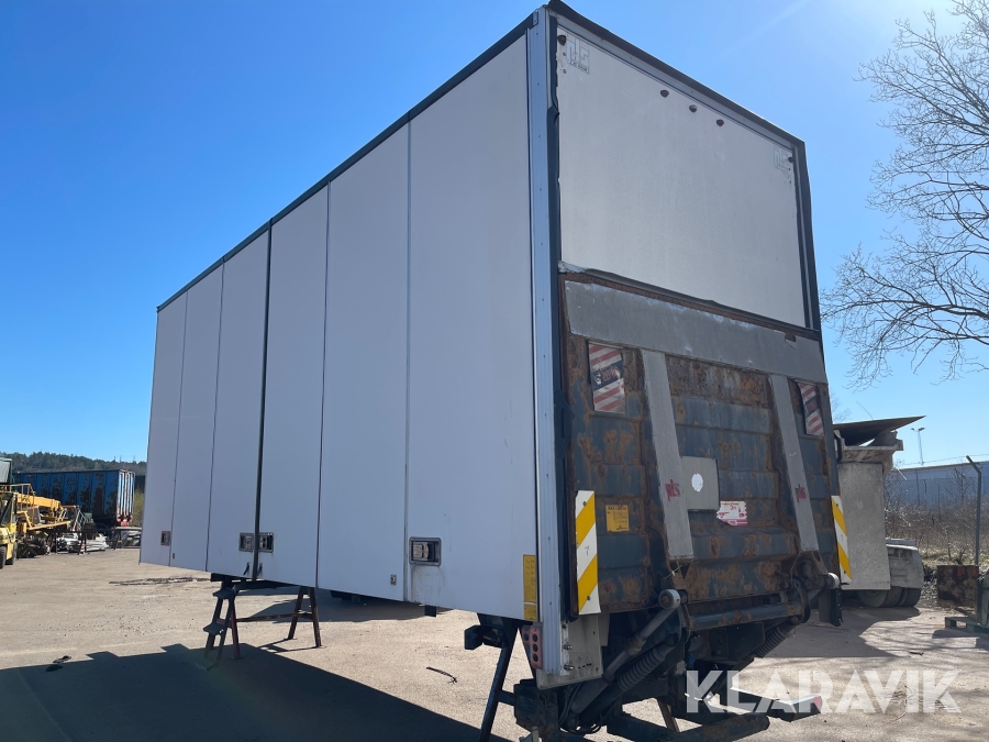 Skåp till lastbil Pls Rydaholm med bakgavellyft och öppningsbar långsida