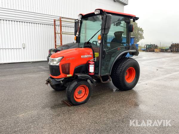 Traktor Kubota ST 371