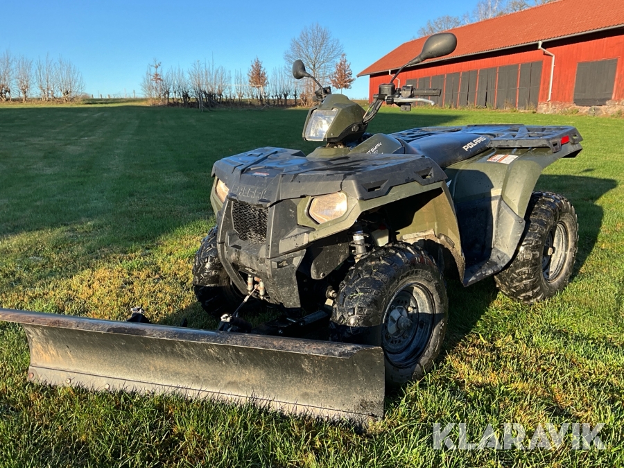 Fyrhjuling Polaris Sportsman Forest 800 med snöplog
