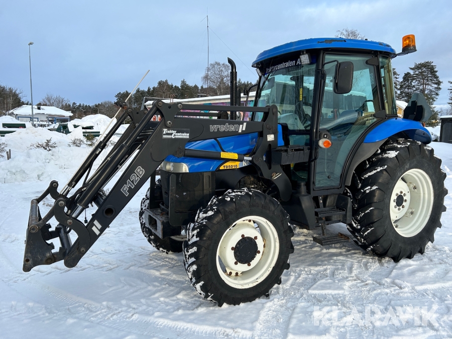 Traktor New Holland TD5010 med Redskap
