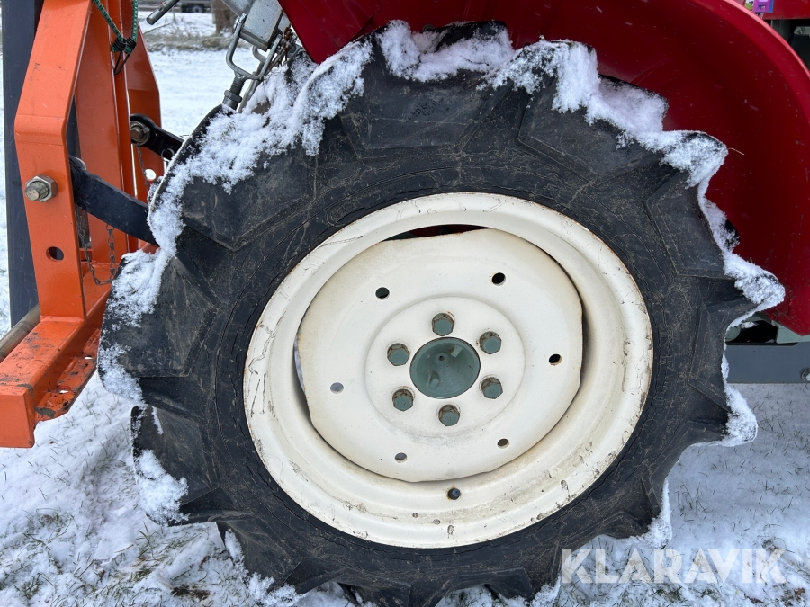 Traktor Yanmar YM1510D med skopa, betesputs & vägsladd