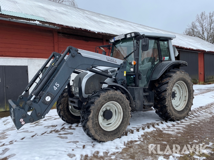 Traktor Valtra N92 med lastare