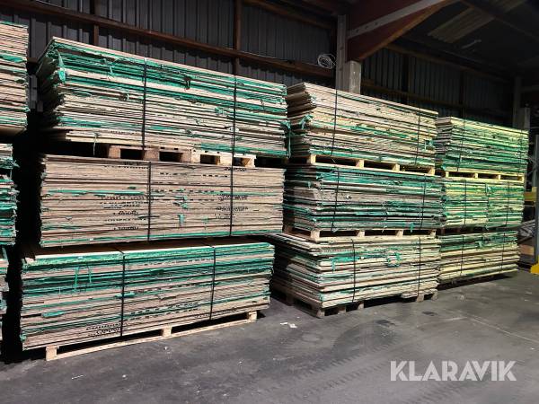 Playwood ca 1200 m2, 9 pallar