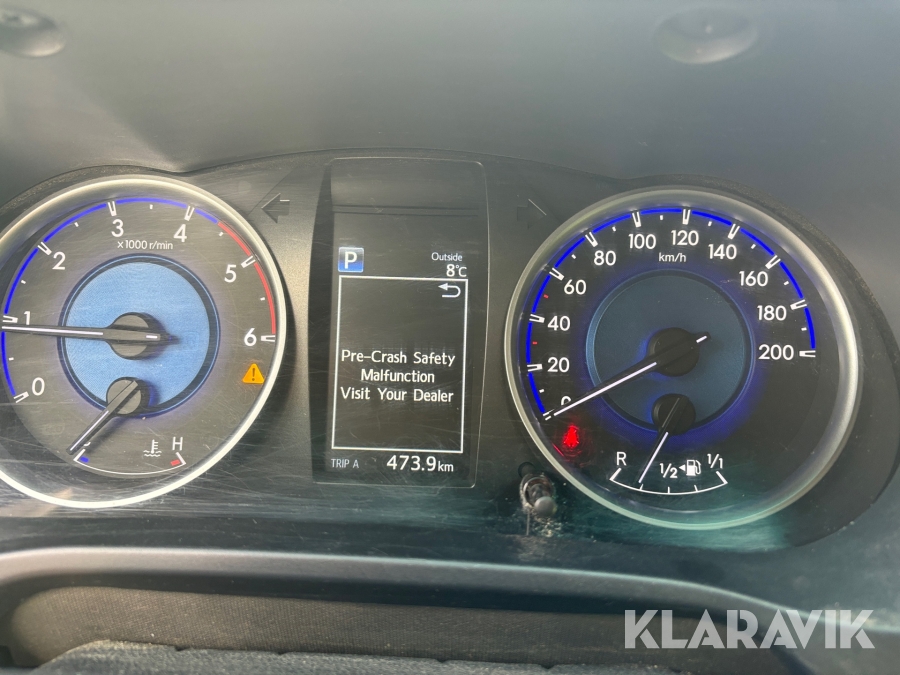 Pickup Toyota Hilux med Safari-snorkel