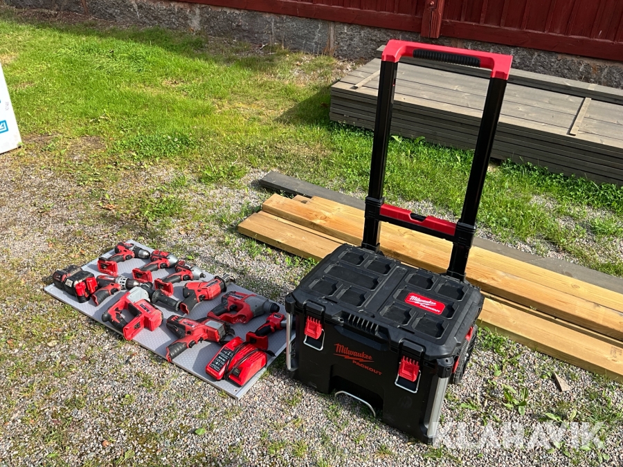 Maskiner,batterier, laddare och verktygslåda Miwaukee