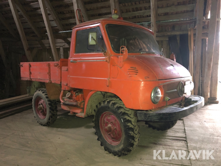 Lätt lastbil Mercedes-Benz Unimog 411