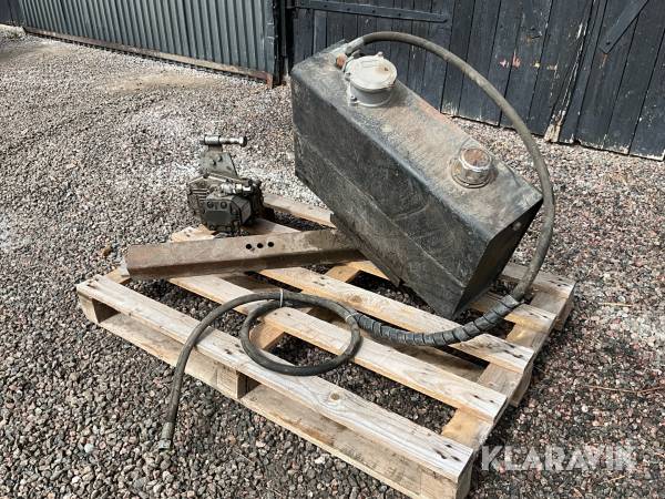 Hydraulpump och tank