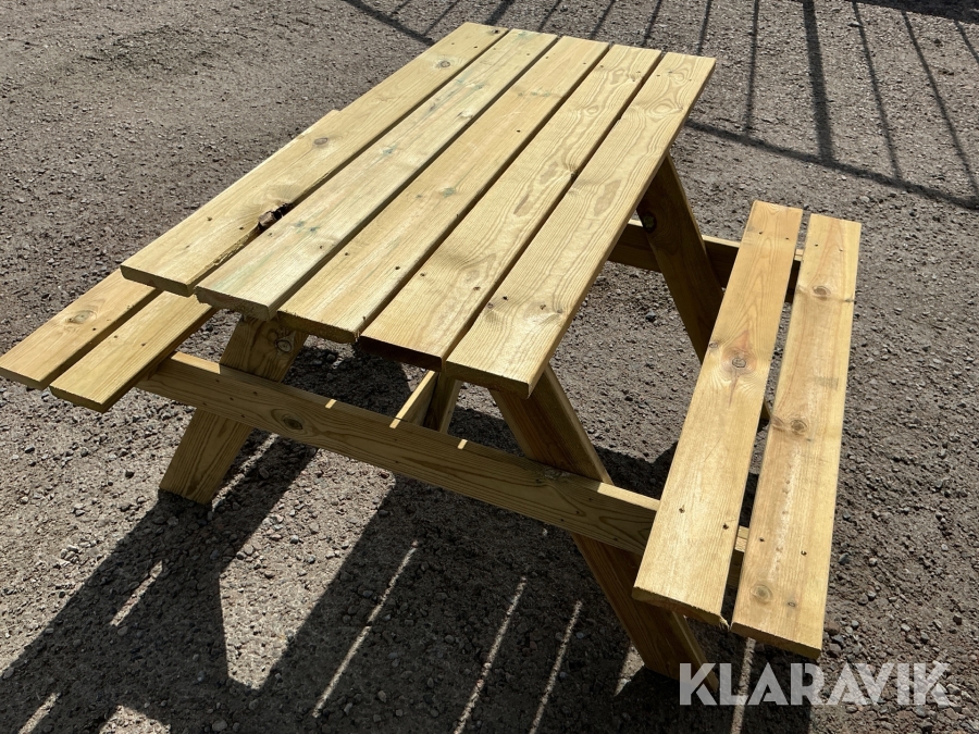 Barnbord med bänk