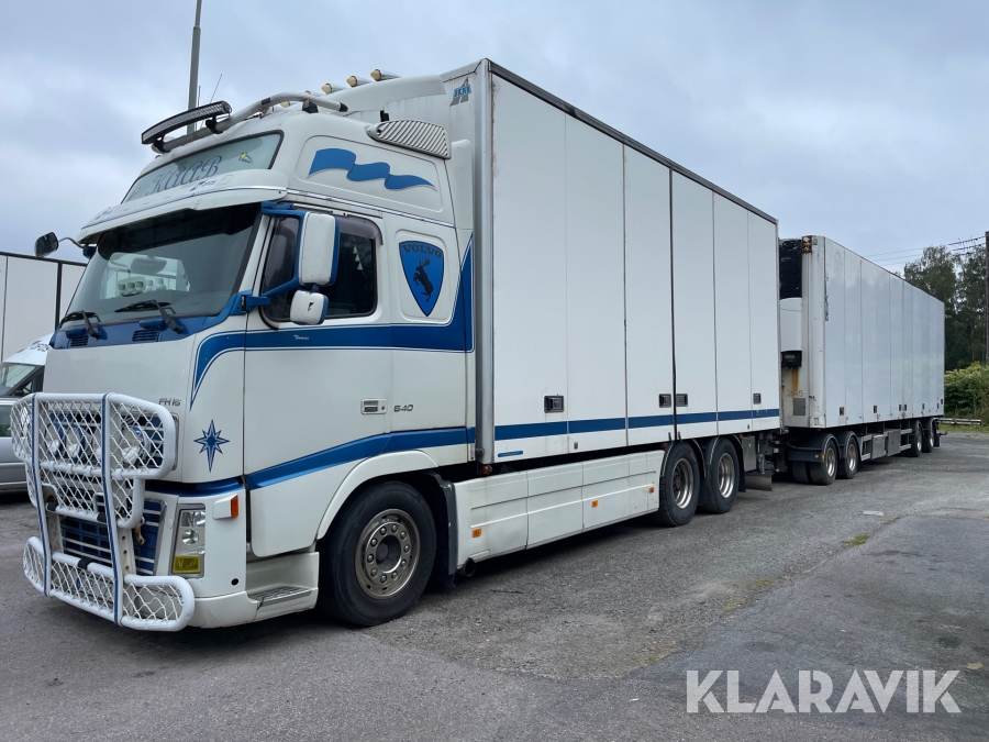 Lastbil Volvo FH540 med släp