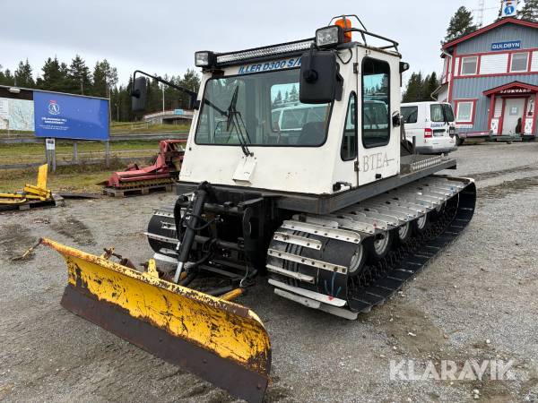 Pistmaskin Iller D300 S/P med snöblad och drag