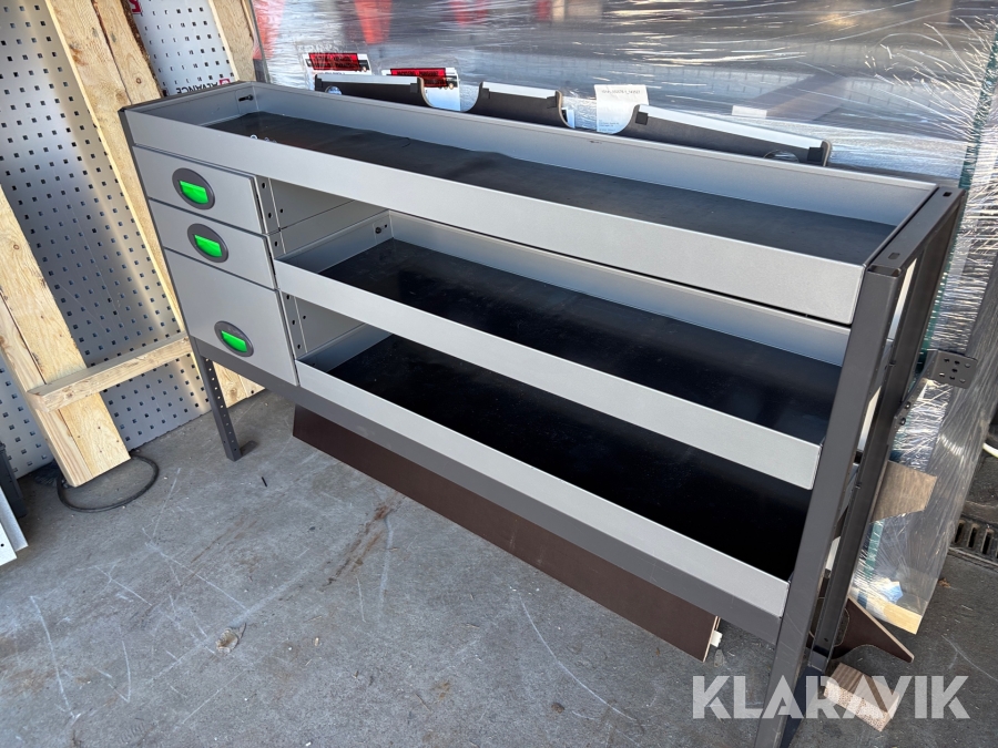 Skåpsinredning System Edström med monteringsgolv