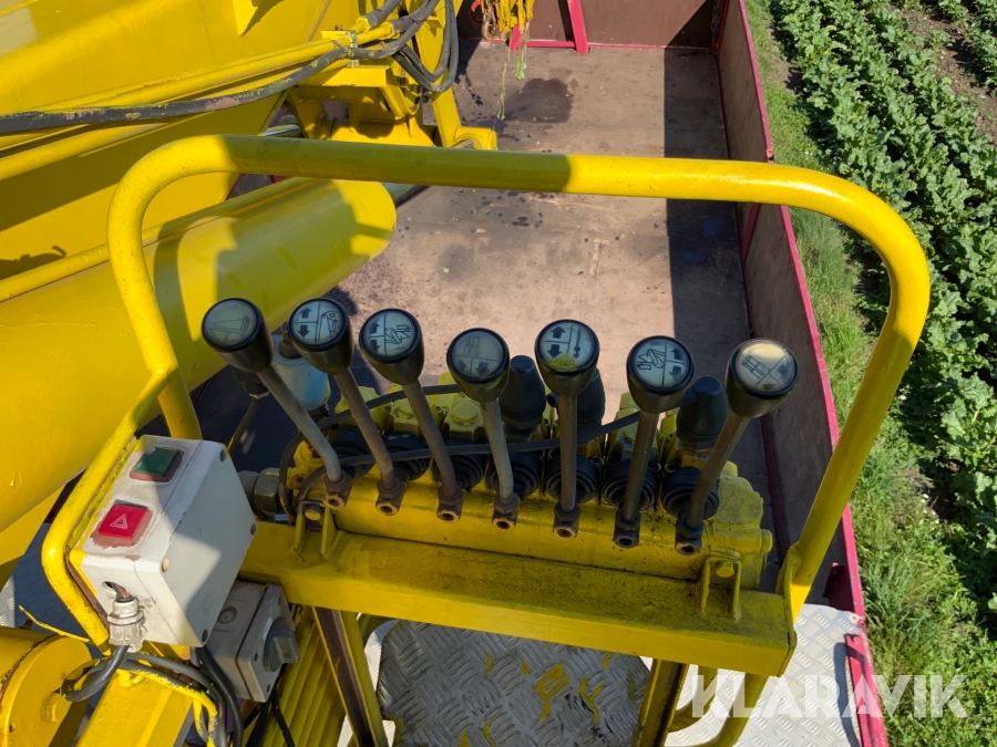 Veteranlastbil Scania 141 med kran & jibb