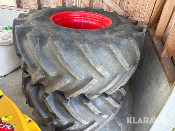 Traktordäck på fälg Fendt 30.5R32 2st